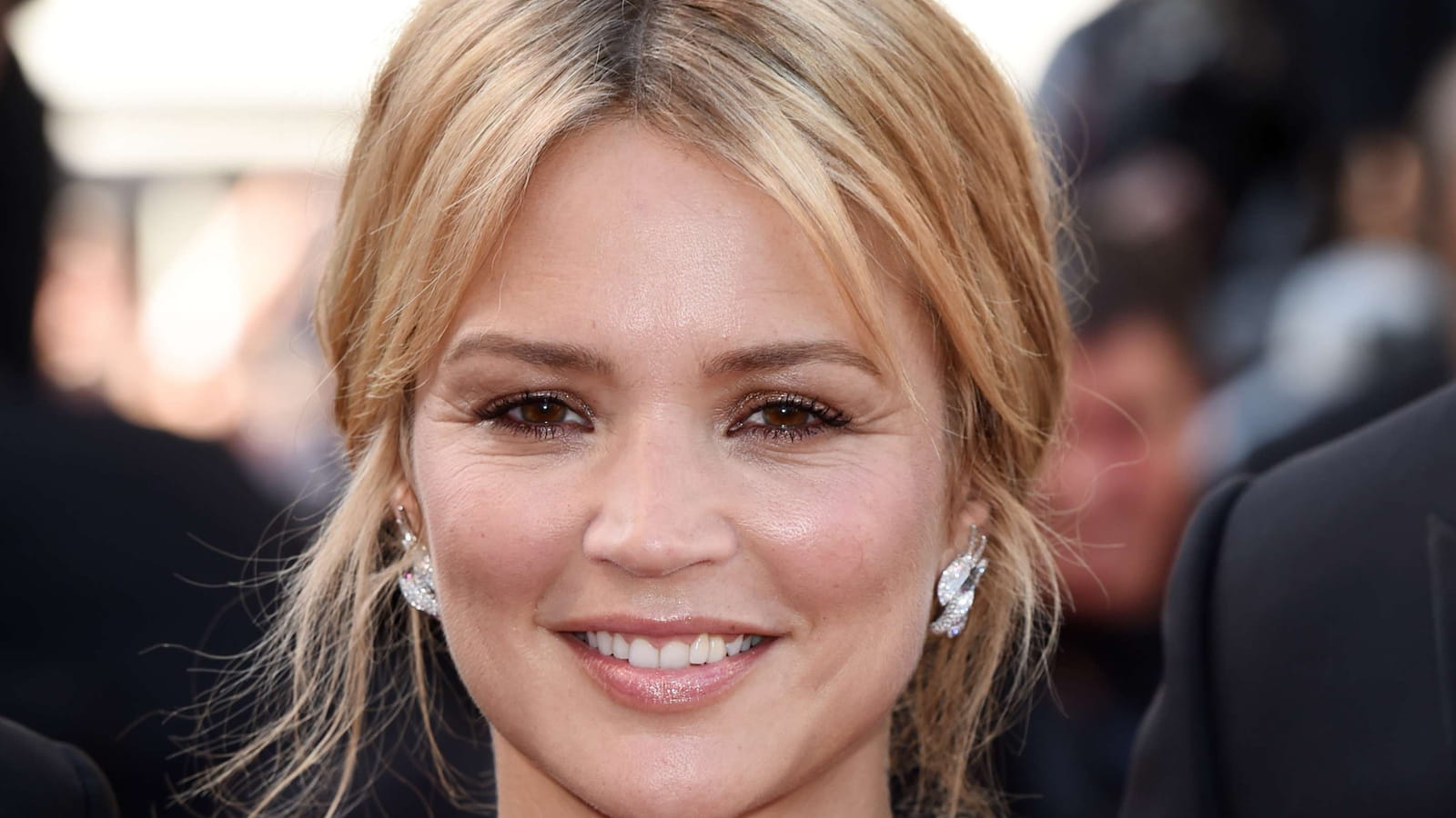 Le low bun de Virginie Efira