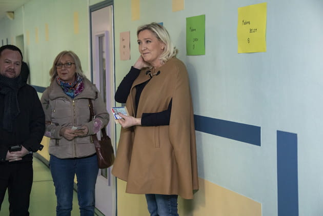 Marine Le Pen, bien sage en attendant son tour