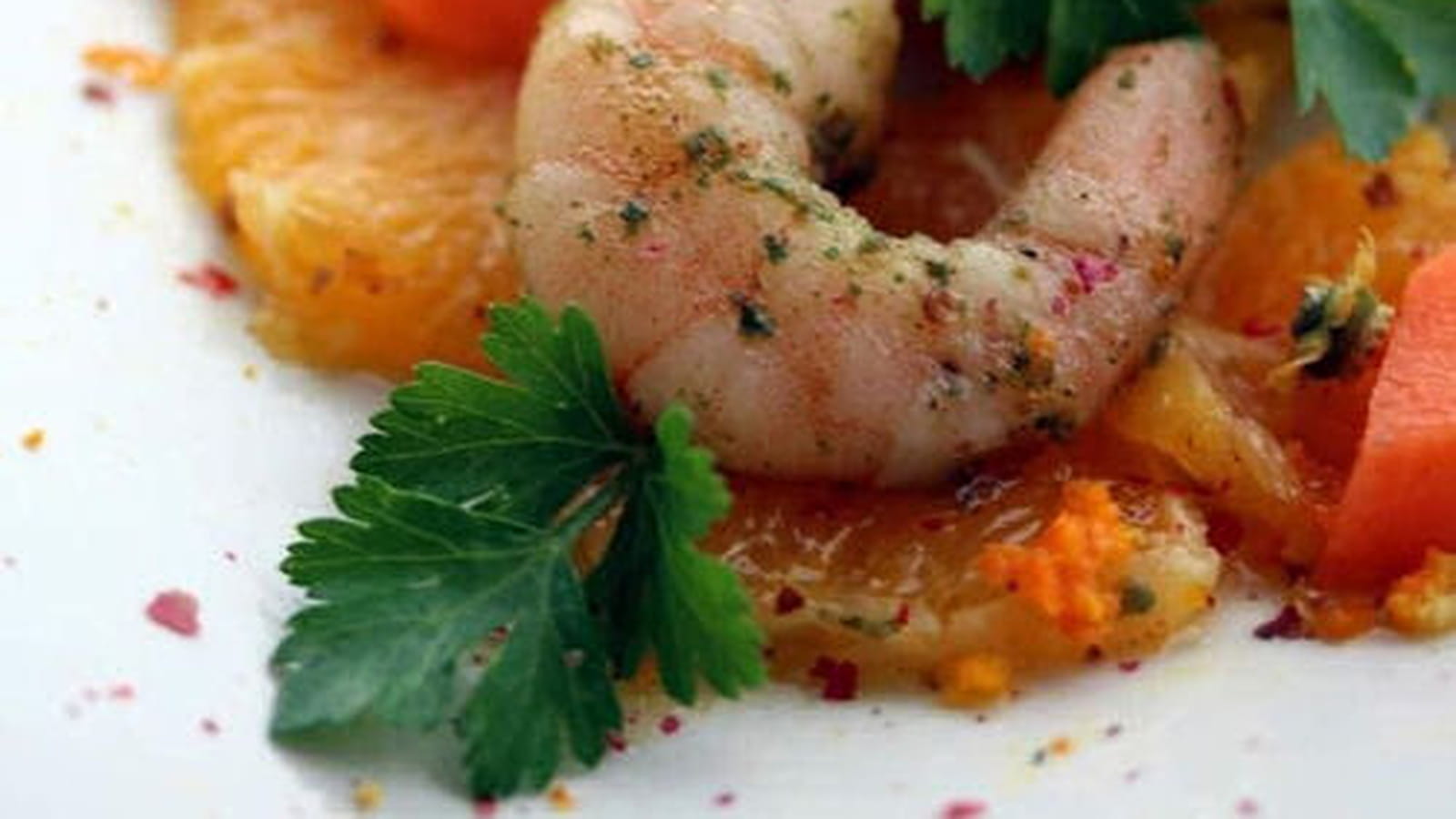Carpaccio d'oranges et gambas pimentées