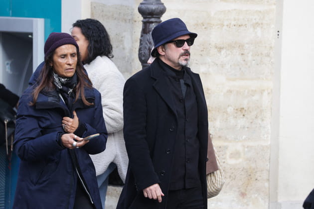 Karine Silla et son époux Vincent Perez, aperçus aux funérailles de Bertrand Blier