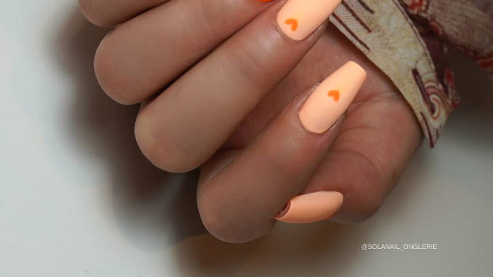 Nail art fluo