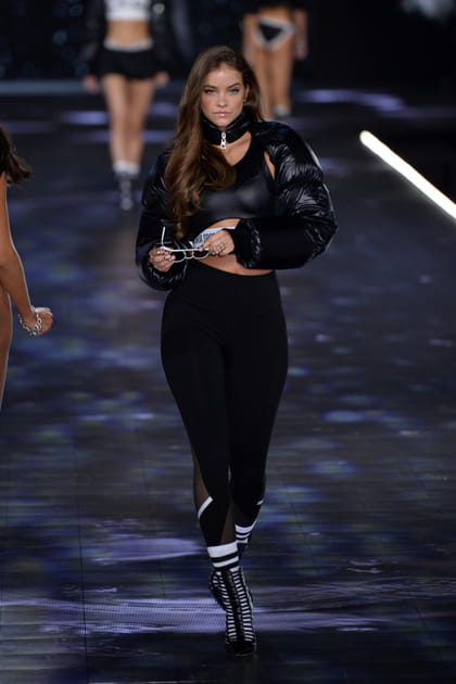 Barbara Palvin&nbsp;au d&eacute;fil&eacute; Victoria's Secret 2018