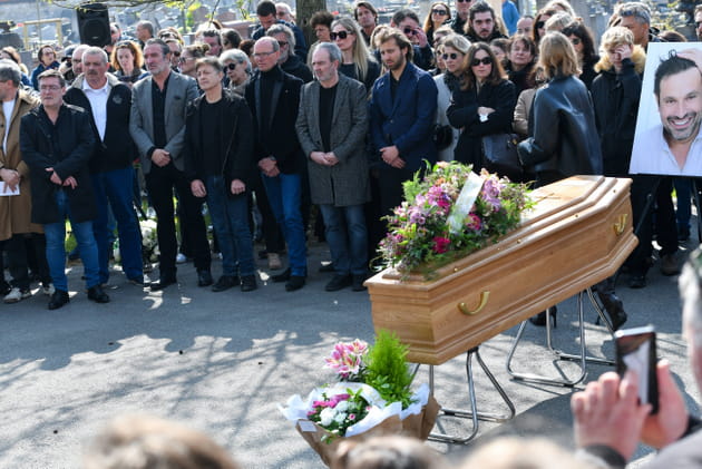 Obs&egrave;ques de Bruno Salomone&nbsp;: Jean Dujardin et Bruno Solo rep&eacute;r&eacute;s au cimeti&egrave;re