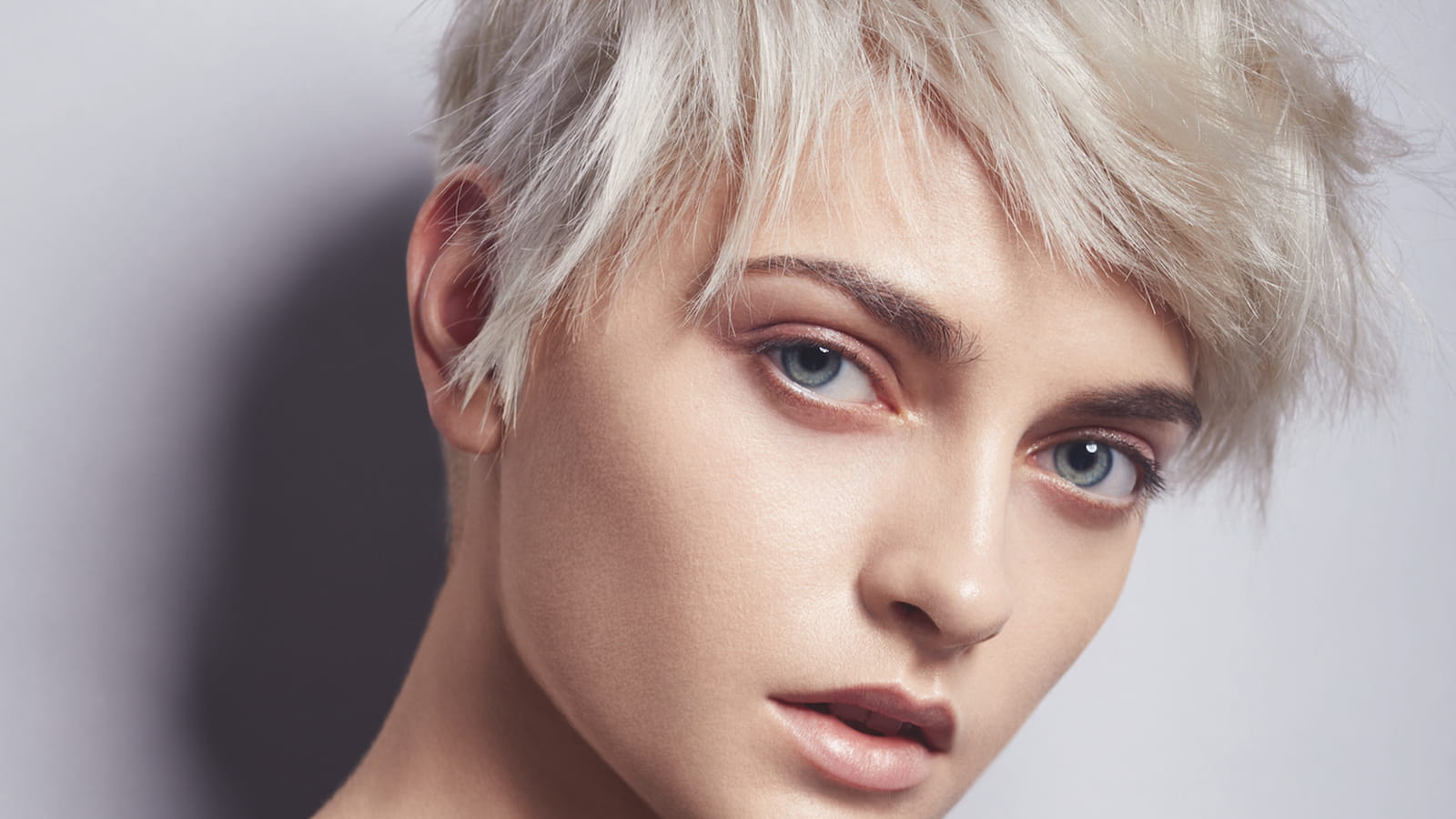 Cheveux blond polaire