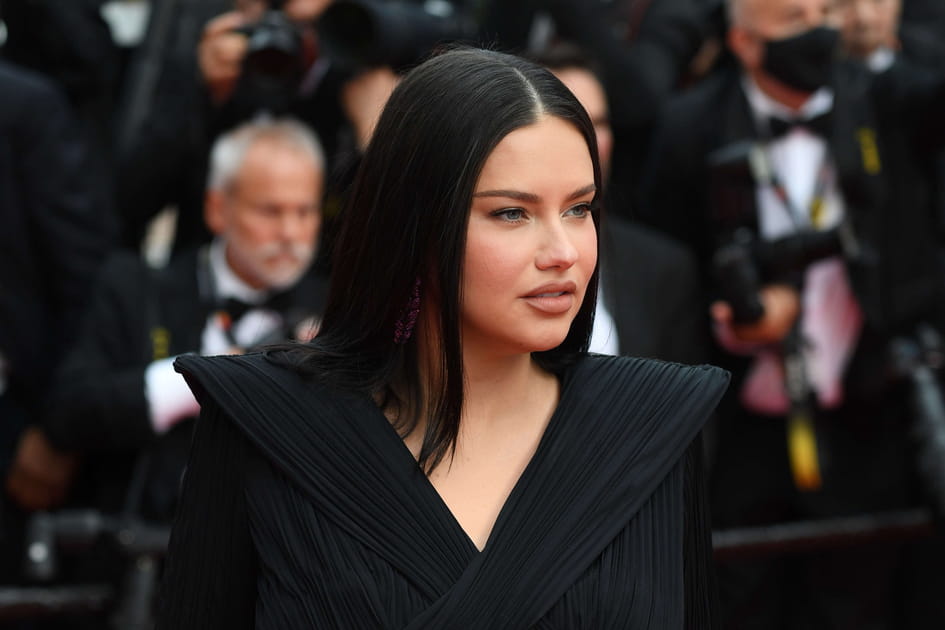 Les cheveux extra-lisses d'Adriana Lima