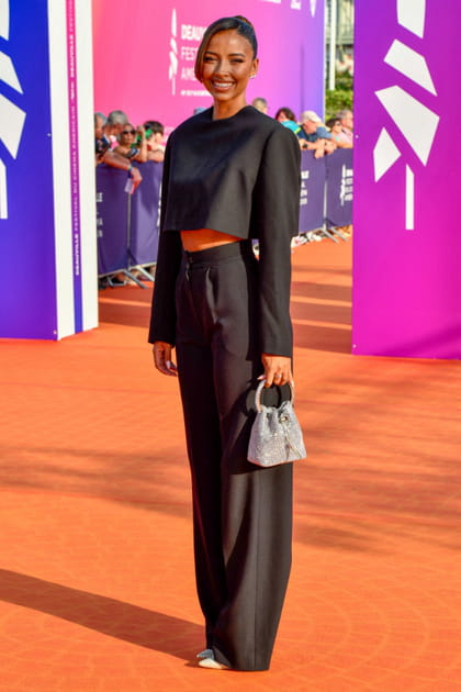 Flora Coquerel en ensemble noir à haut court