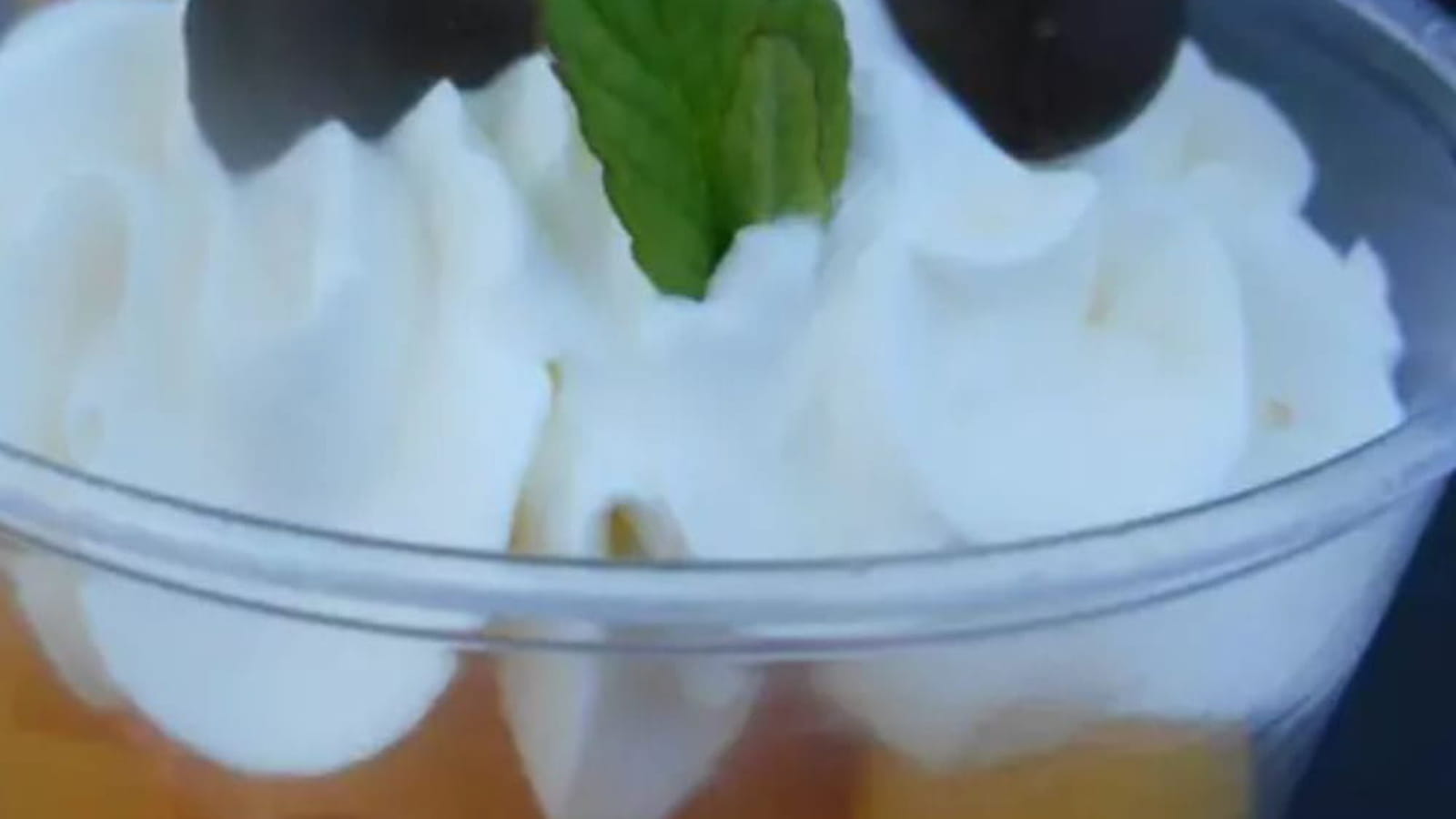 Verrines d'abricots et chantilly