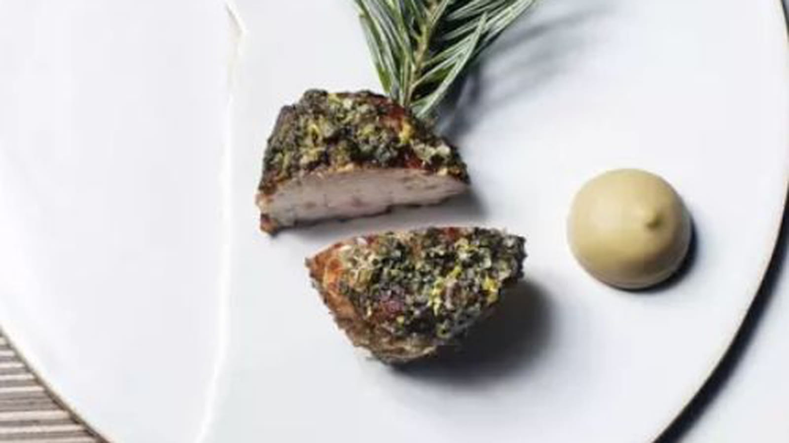 Ris d’agneau aux câpres, persil, citron et sa crème aillée