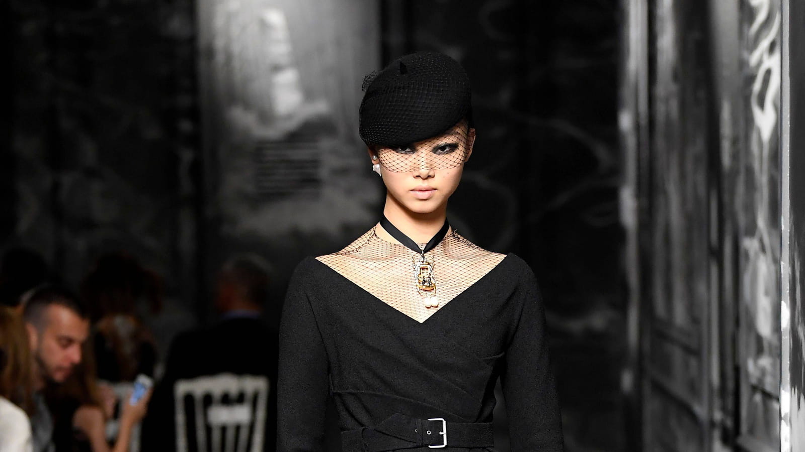 Look 16
