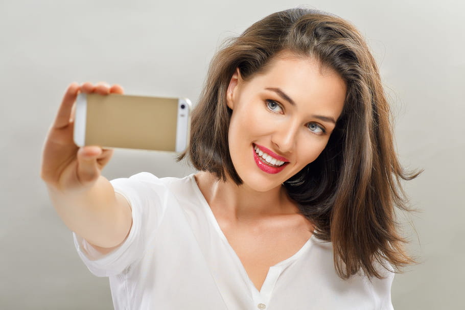 5 astuces imparables pour être jolie sur un selfie