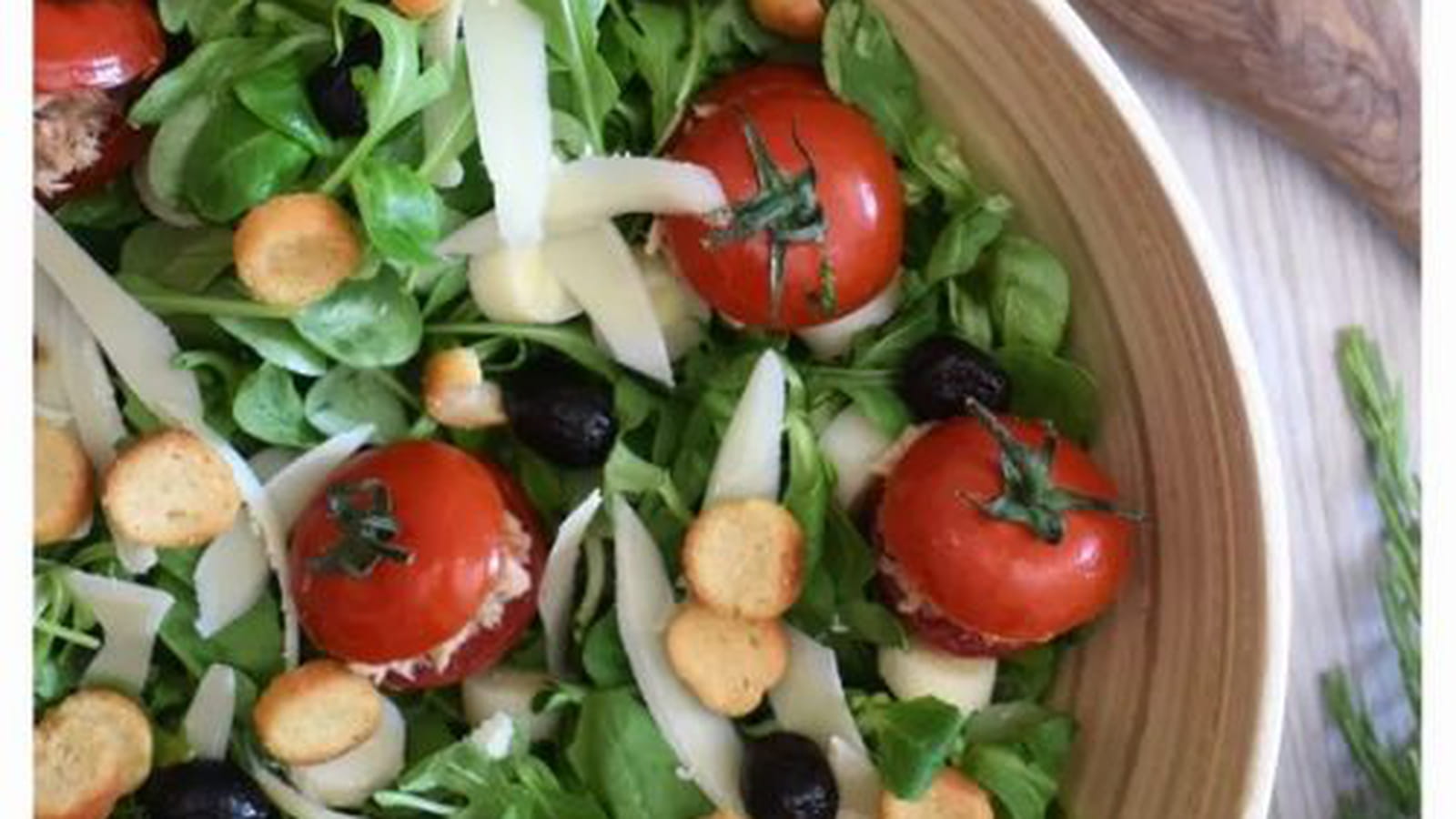 Salade de tomates farcies au thon