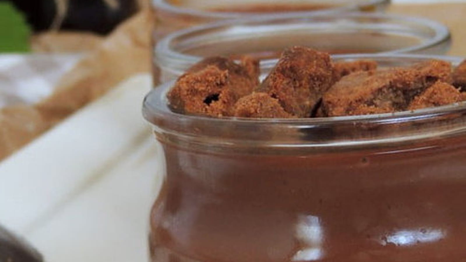 Panna cotta chocolat noir sur un lit de caramel au rapadura