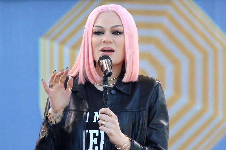 Le carr&eacute; droit rose de Jessie J