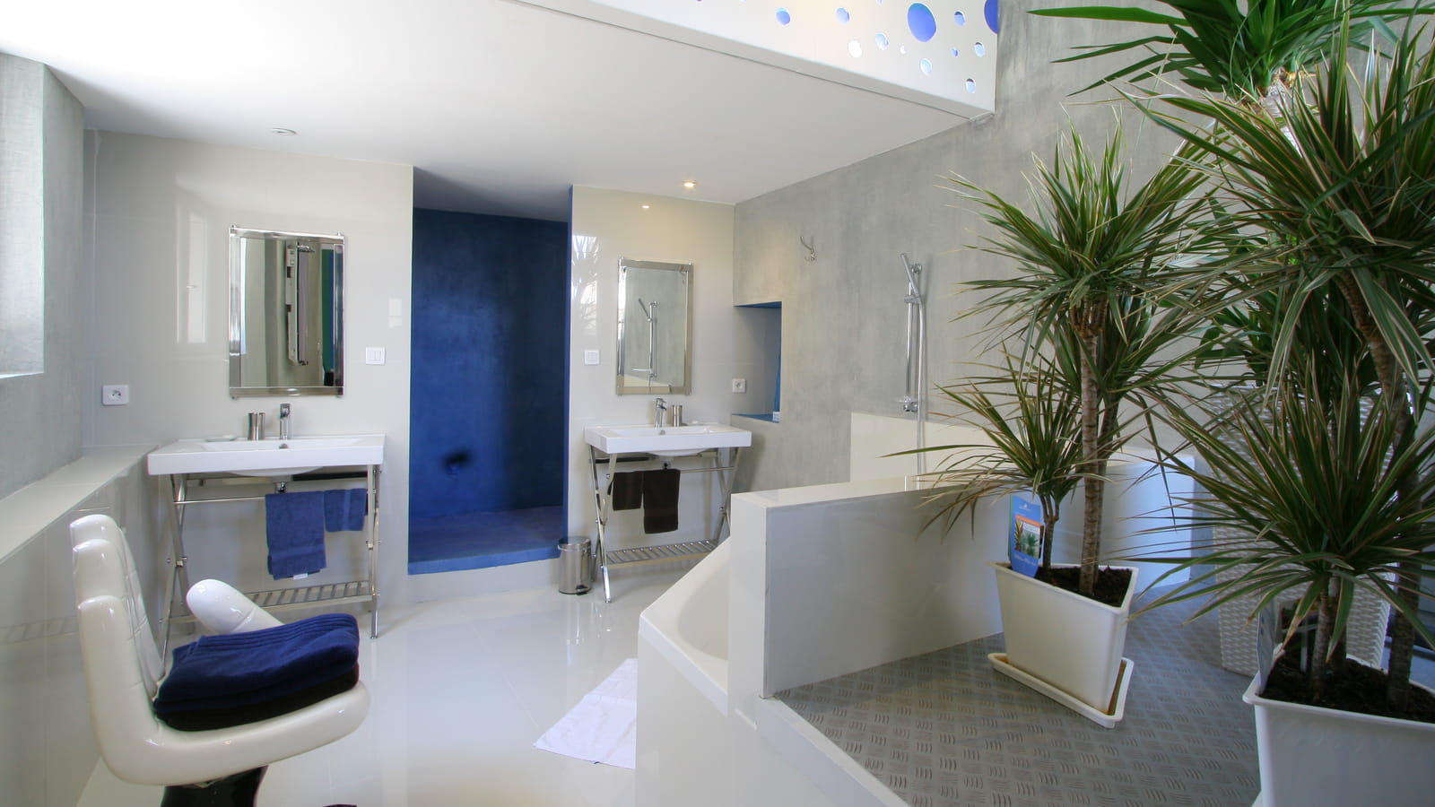 Salle de bains futuriste