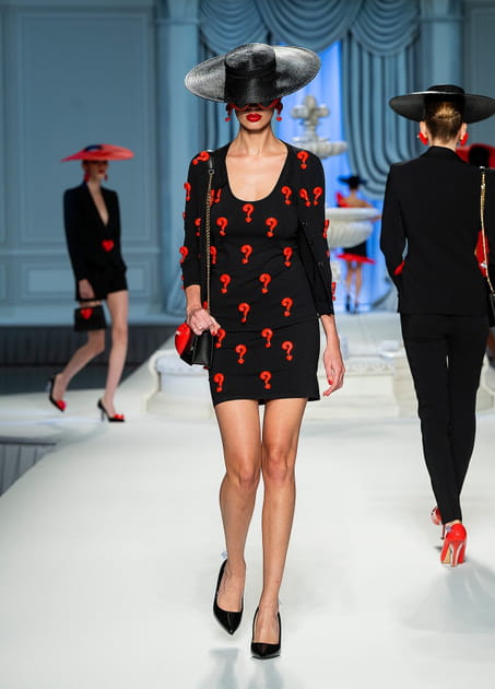 Look 16&nbsp;du d&eacute;fil&eacute; Moschino