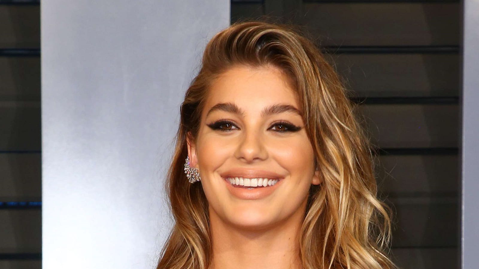 Camila Morrone en blonde