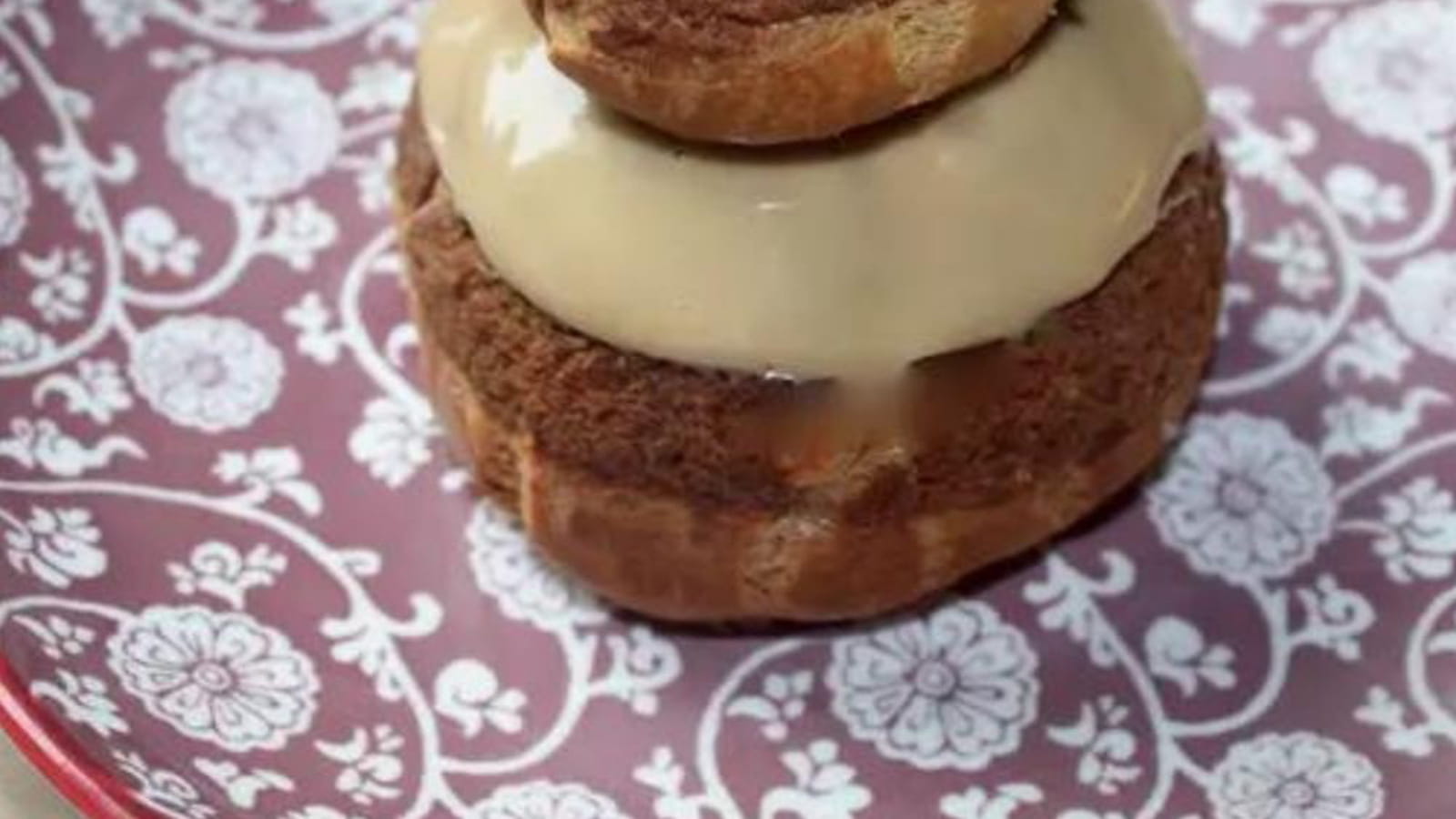 Religieuse au café