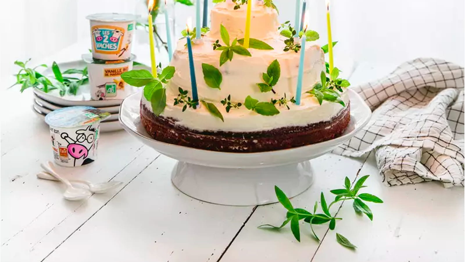Gâteau d'anniversaire au yaourt vanille et à la myrtille