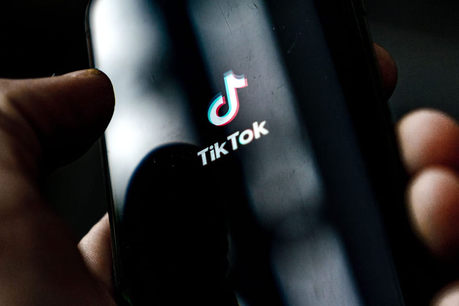 Tik Tok : l'appli qui fascine tant les ados est-elle dangereuse ?