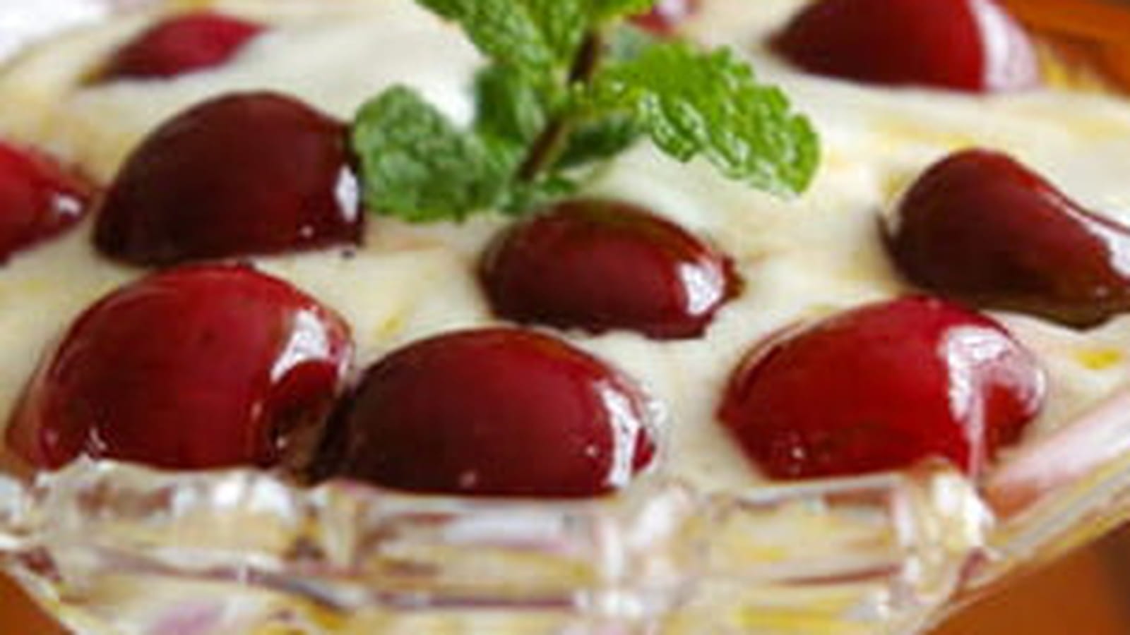 Verrines de cerises caramélisées au fromage blanc