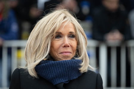 Brigitte-Macron-balayage-blond-carré