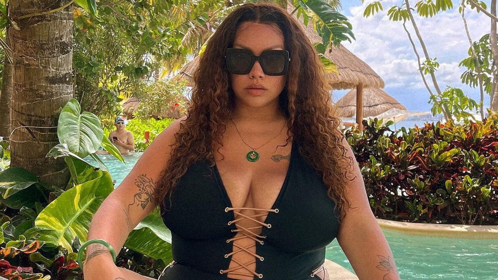 35 influenceuses qui portent le maillot une pièce avec style