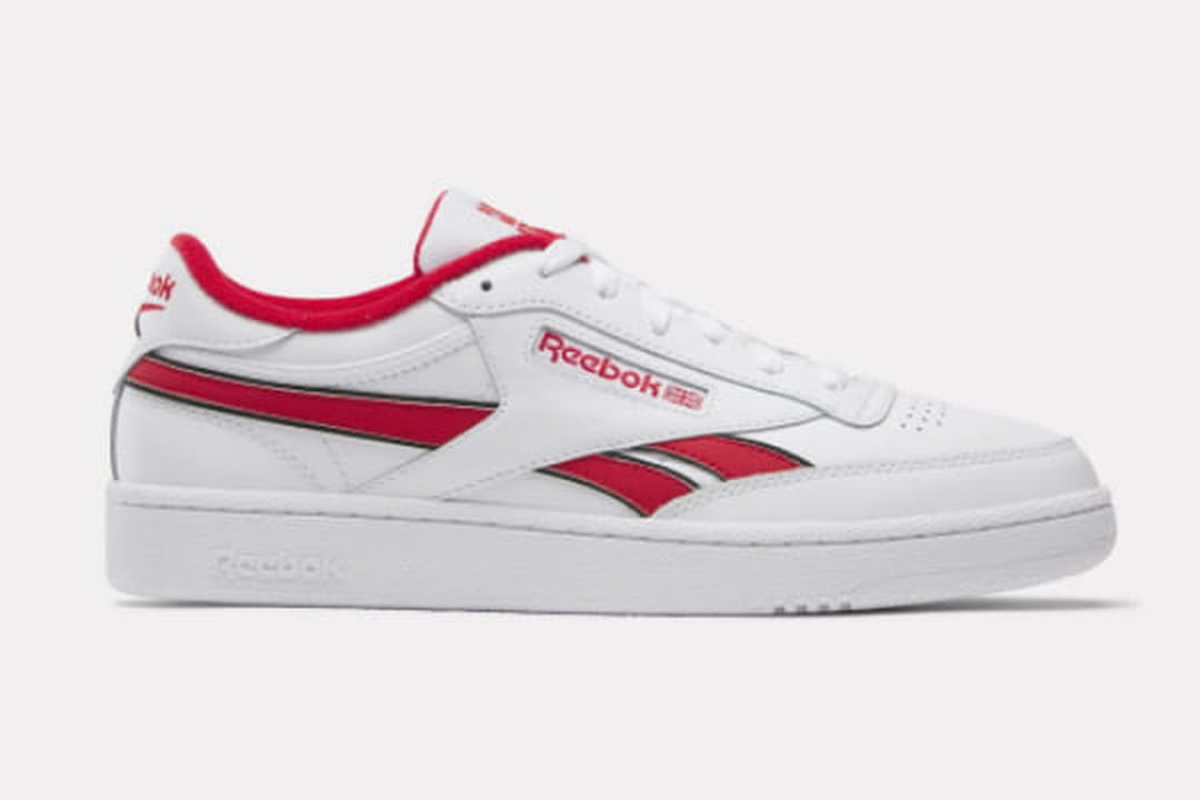 Baskets rouge et blanc