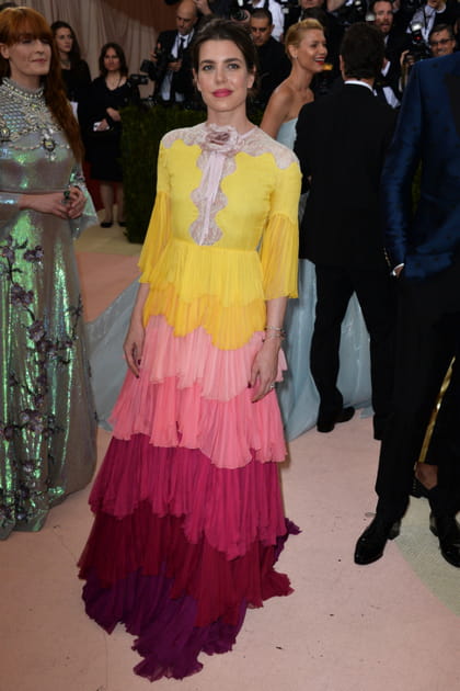 Charlotte Casiraghi en robe longue d&eacute;grad&eacute;e &agrave; volants Gucci