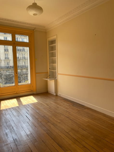 Avant&nbsp;: une chambre jaune &agrave; transformer