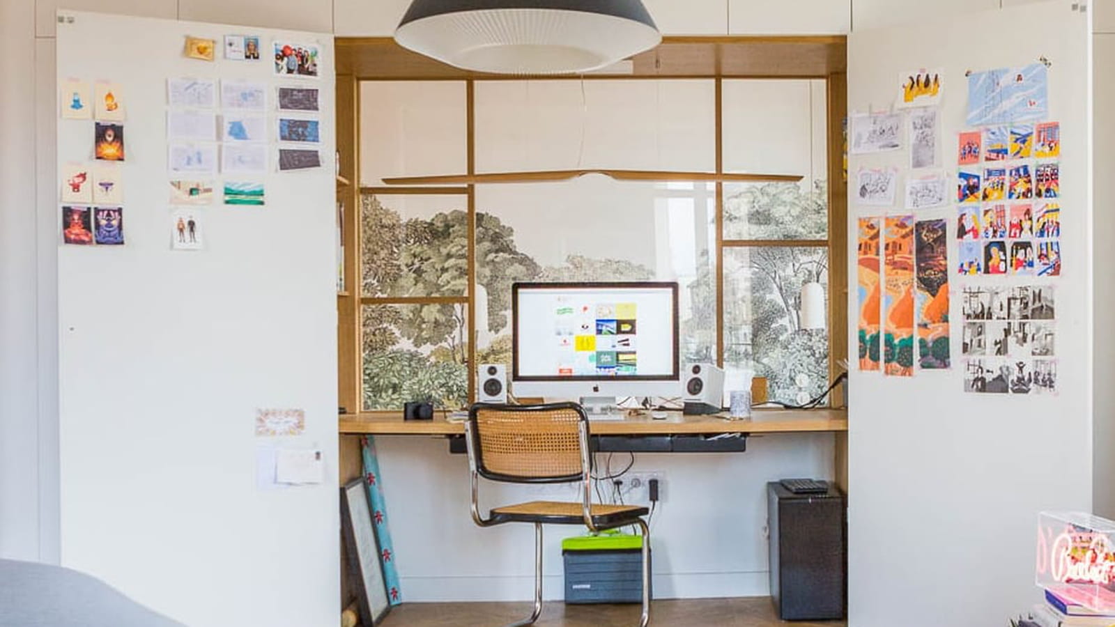 Bureau qui joue à cache-cache 