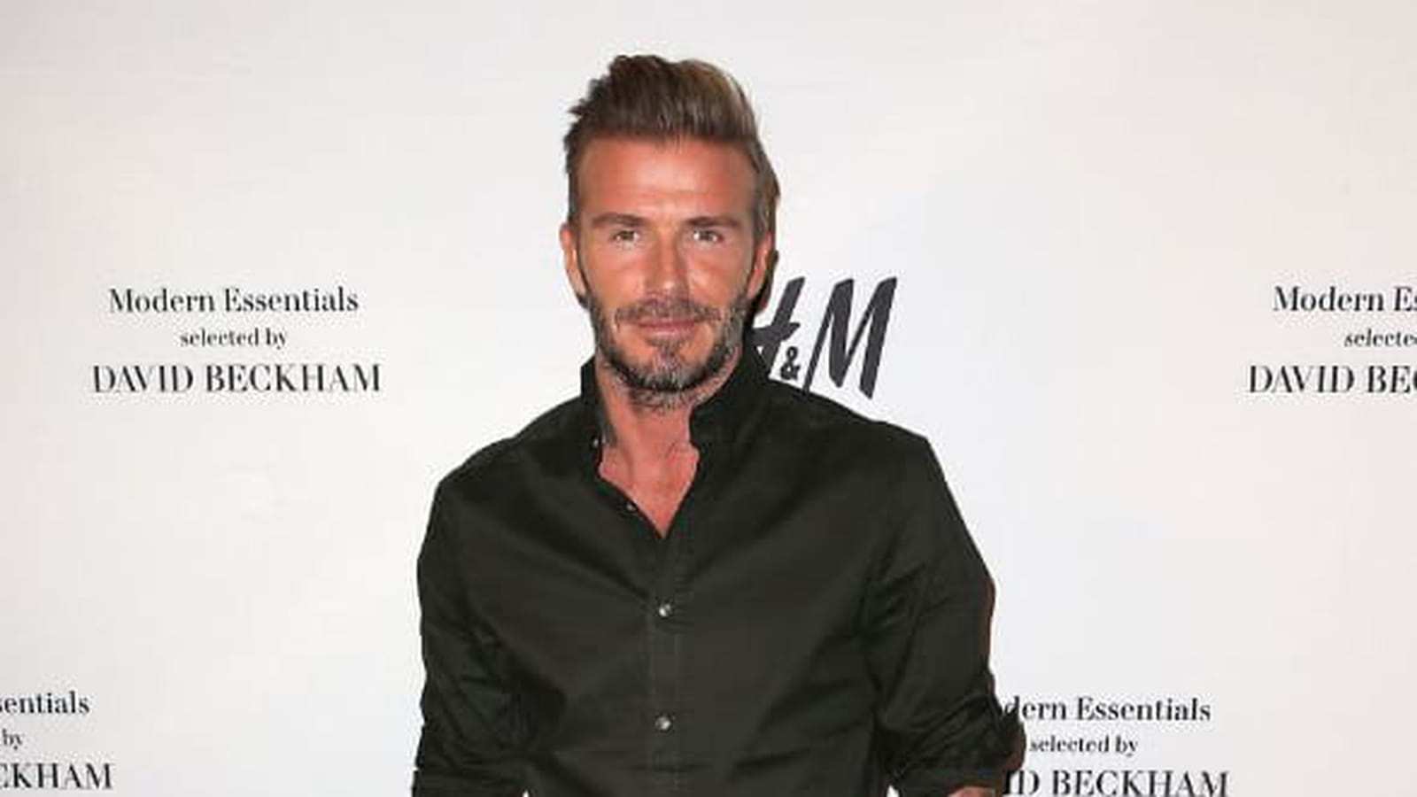 Voici les plus beaux looks de David Beckham, star du ballon rond et des tapis rouges