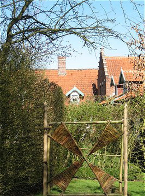 Du jardin des roses au jardin des Broderies