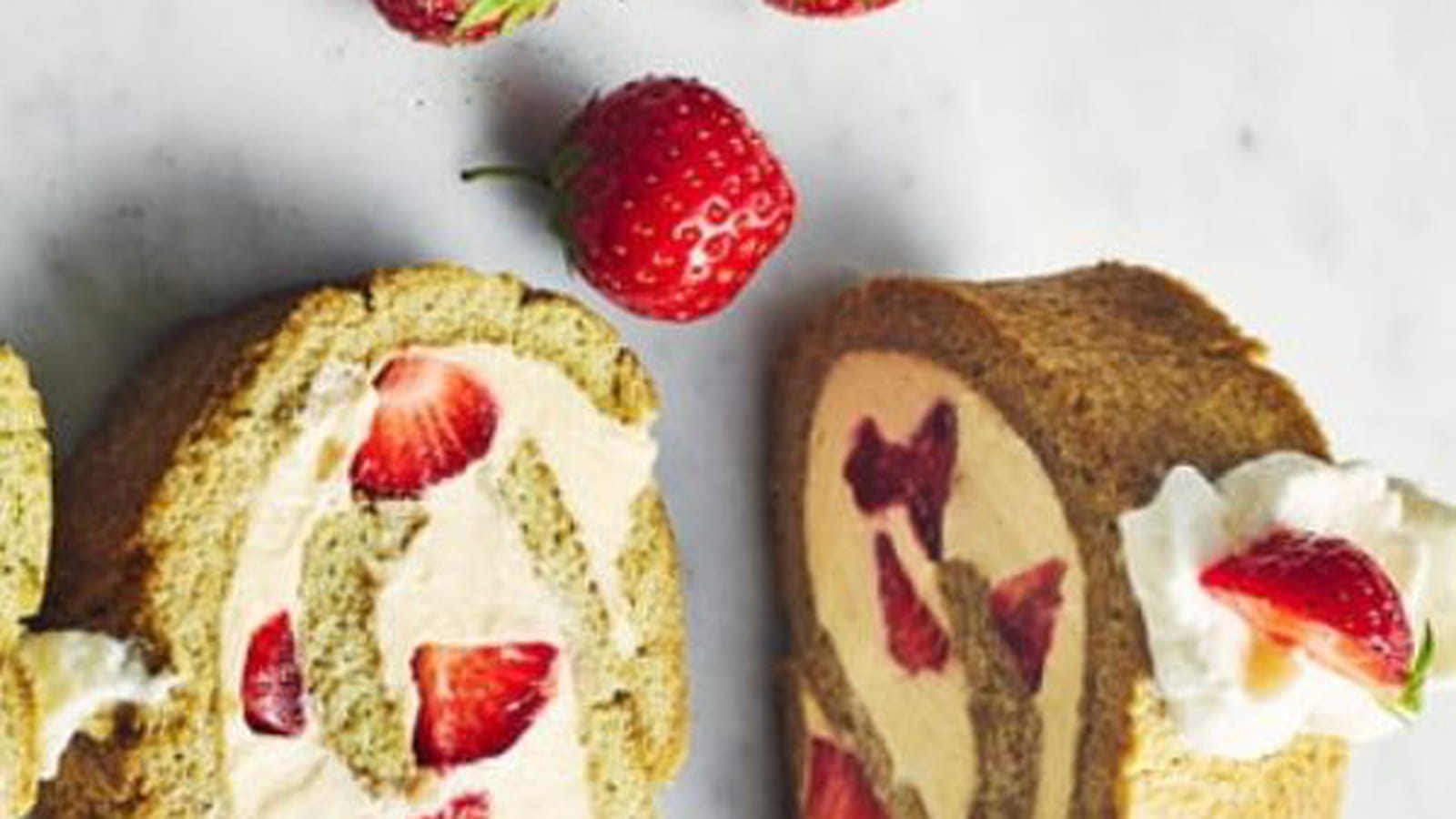 Roulé thé matcha-fraise sans sucre