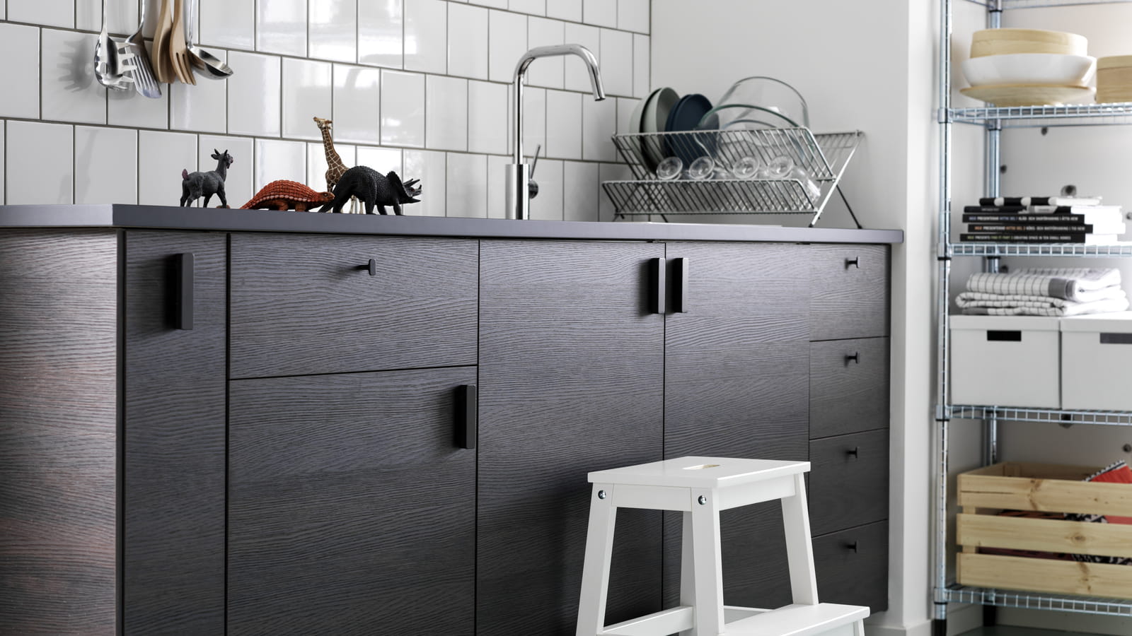 Cuisine Askersund brun foncé décor frêne
