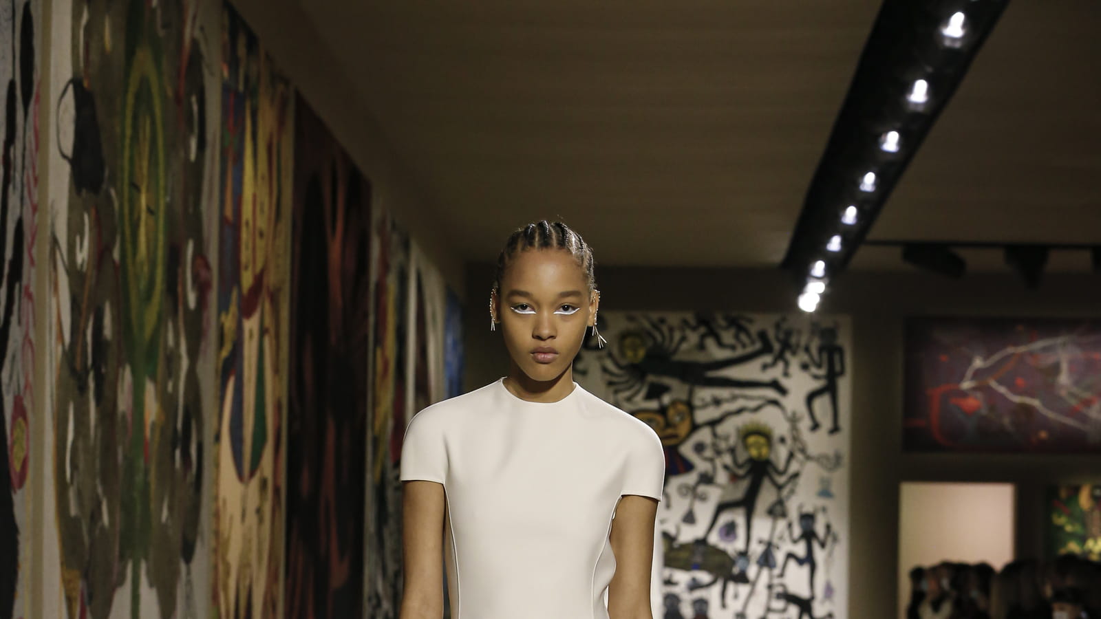 Look 10