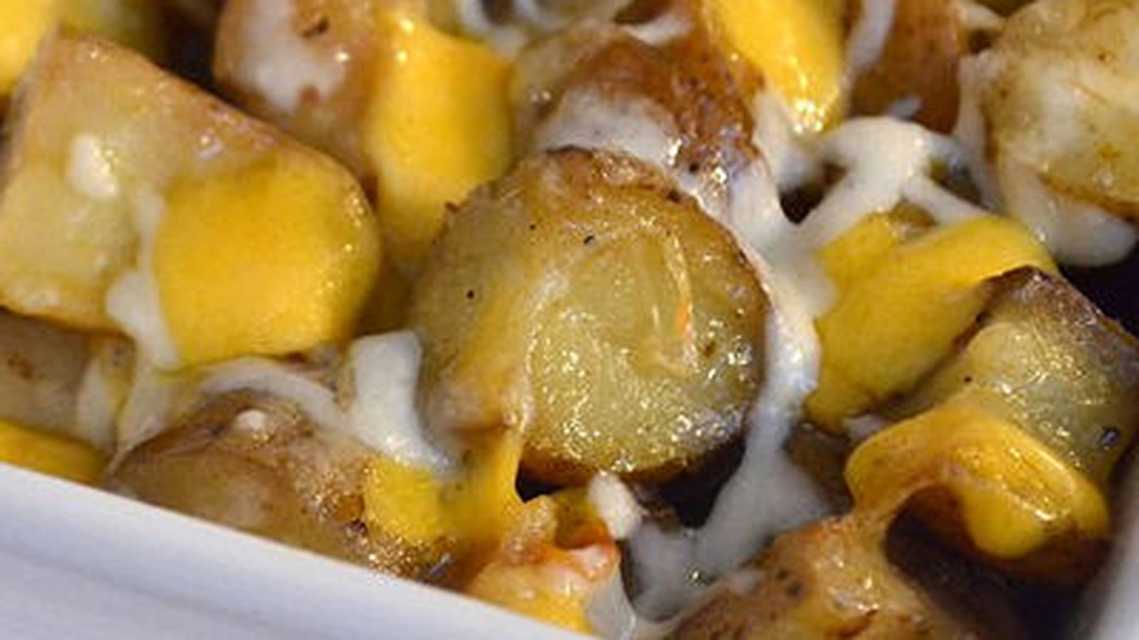 Pommes de terre grenailles rôties à la mozzarella et cheddar