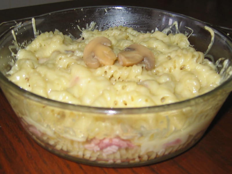 Gratin De Pates Au Jambon Et Champignons De Paris