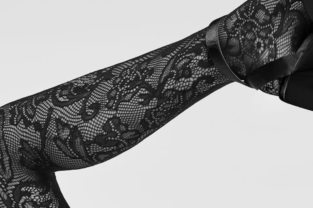 Le Bourget Heritage Luxe Resille Grid Tights | UK Tights