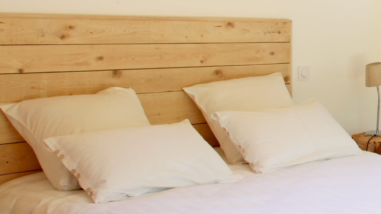 Tête de lit en bois à l'horizontal 
