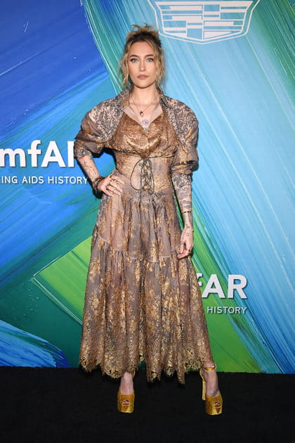 Paris Jackson en robe &agrave; corset