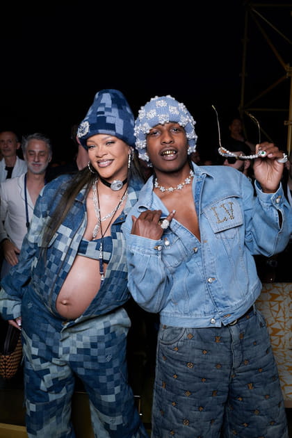 Rihanna en combinaison à imprimé damier et A$AP Rocky en ensemble en jean
