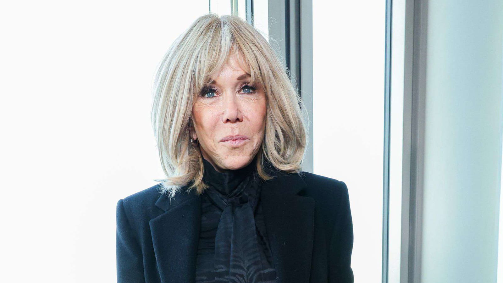 Brigitte Macron porte les cuissardes avec classe, Carla Bruni ressort sa robe fétiche d'il y a 30 ans...