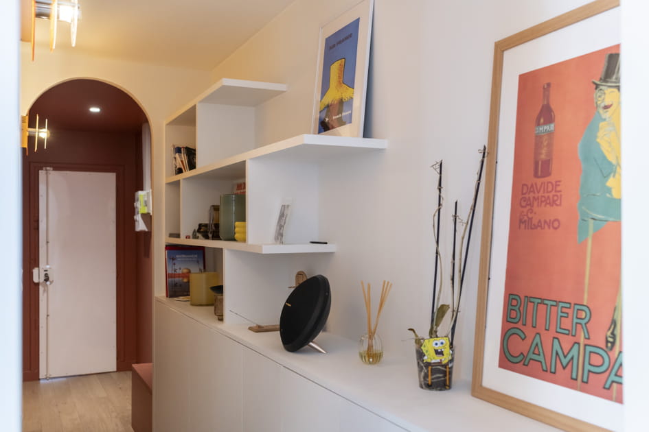 Apr&egrave;s&nbsp;: une biblioth&egrave;que sur-mesure dans le couloir