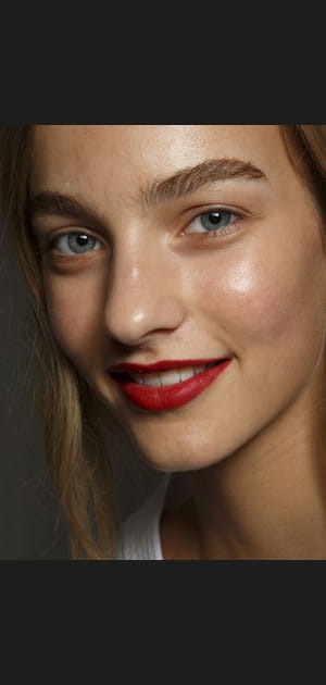Bouche rouge chez Burberry Prorsum