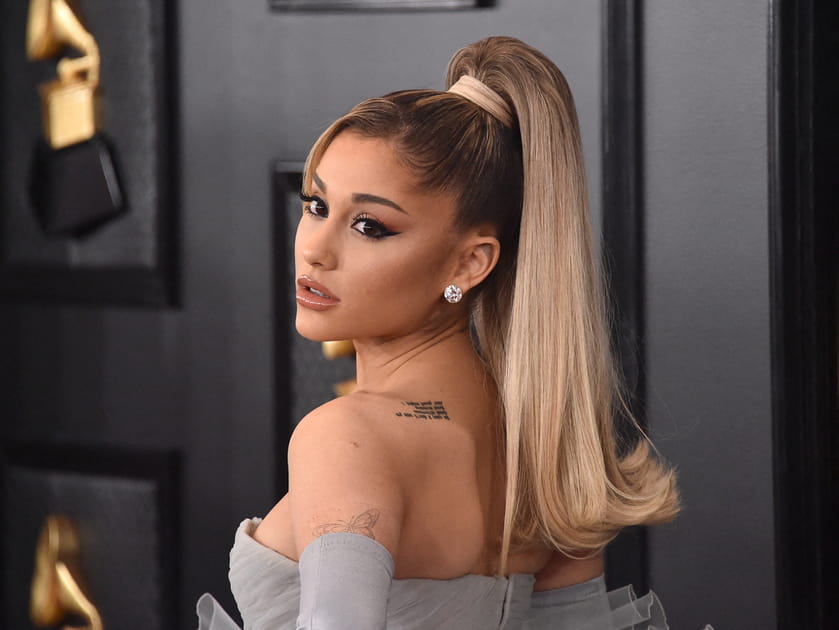 Les cheveux longs d'Ariana Grande