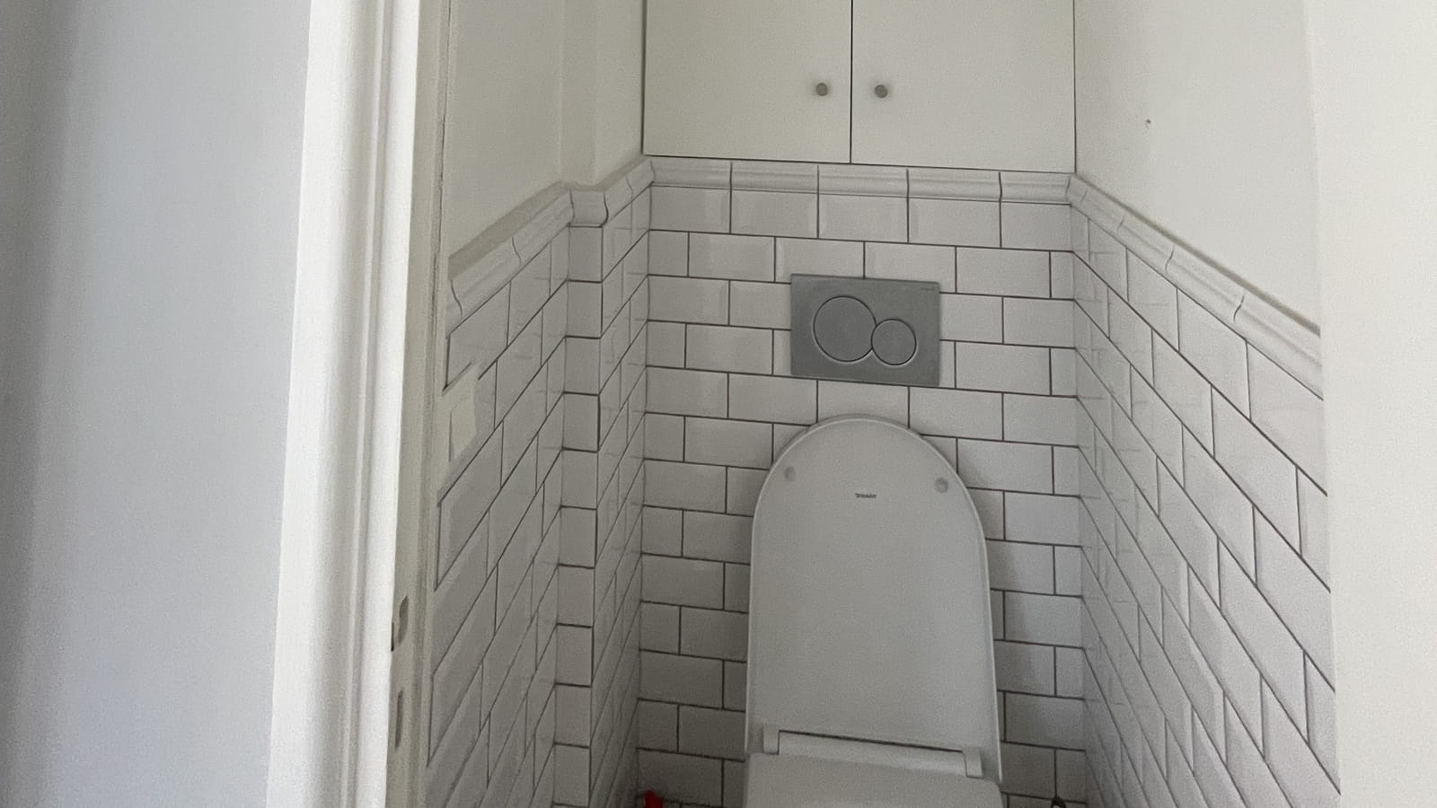 Cabinet de toilettes avant