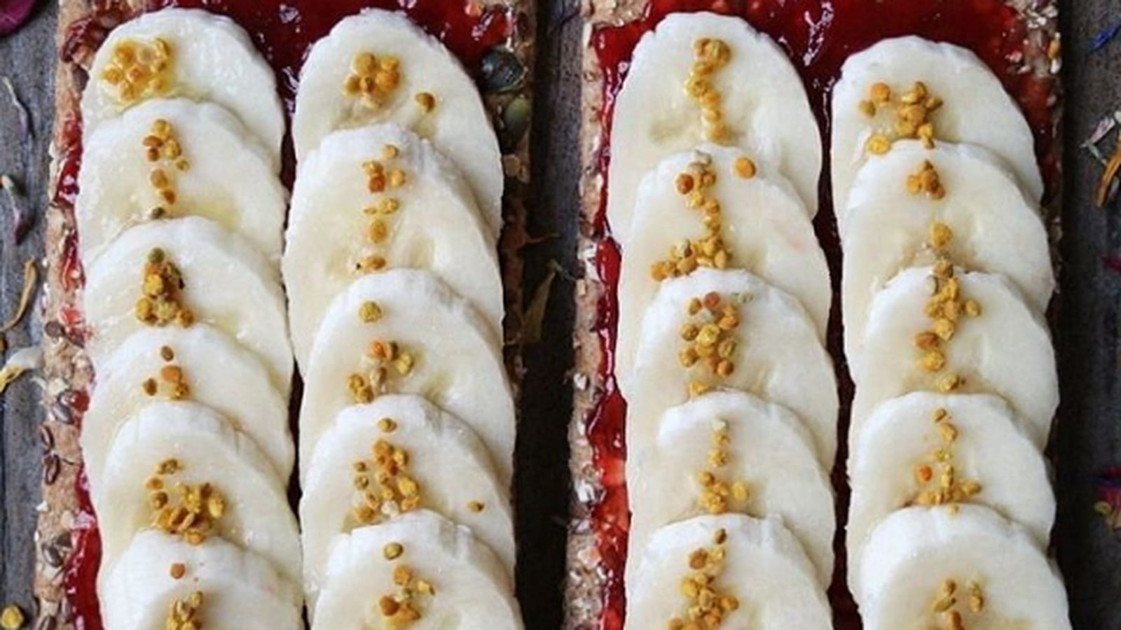 Biscottes confitures et banane