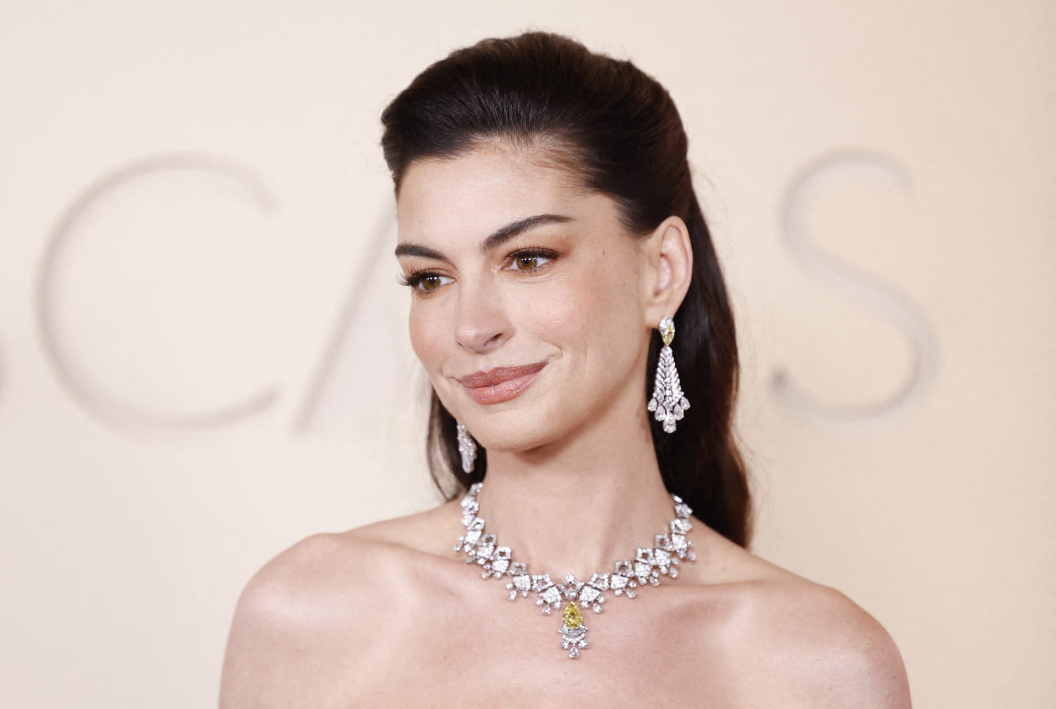 Here is the secret of a star hairdresser to instantly lift the eyes without surgery Here is the secret of a star hairdresser to instantly lift the eyes without surgery