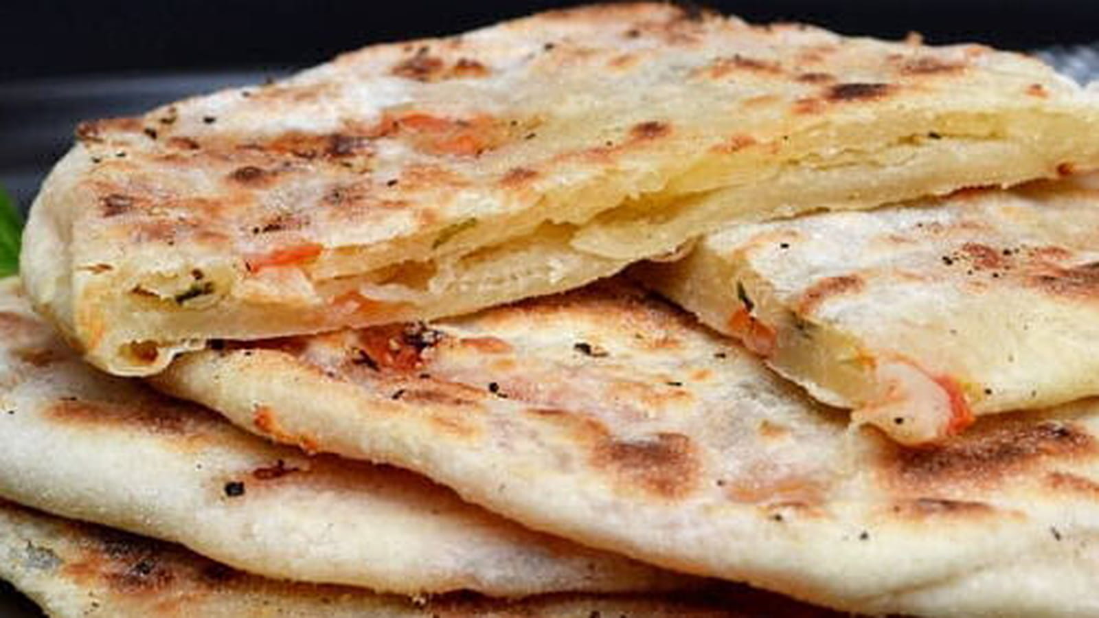 Naans mozzarella, tomate et basilic