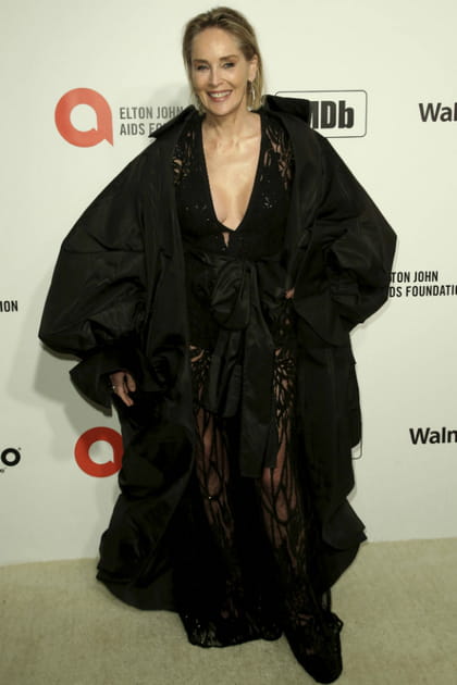 Sharon Stone en look noir oversize